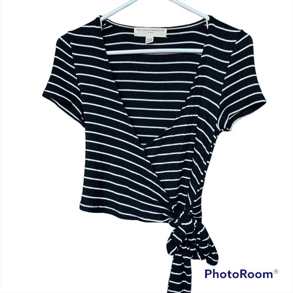 Urban Outfitters Project Social T Tie Front Crop Top - Picture 1 of 10